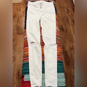 Women’s white ripped jeans